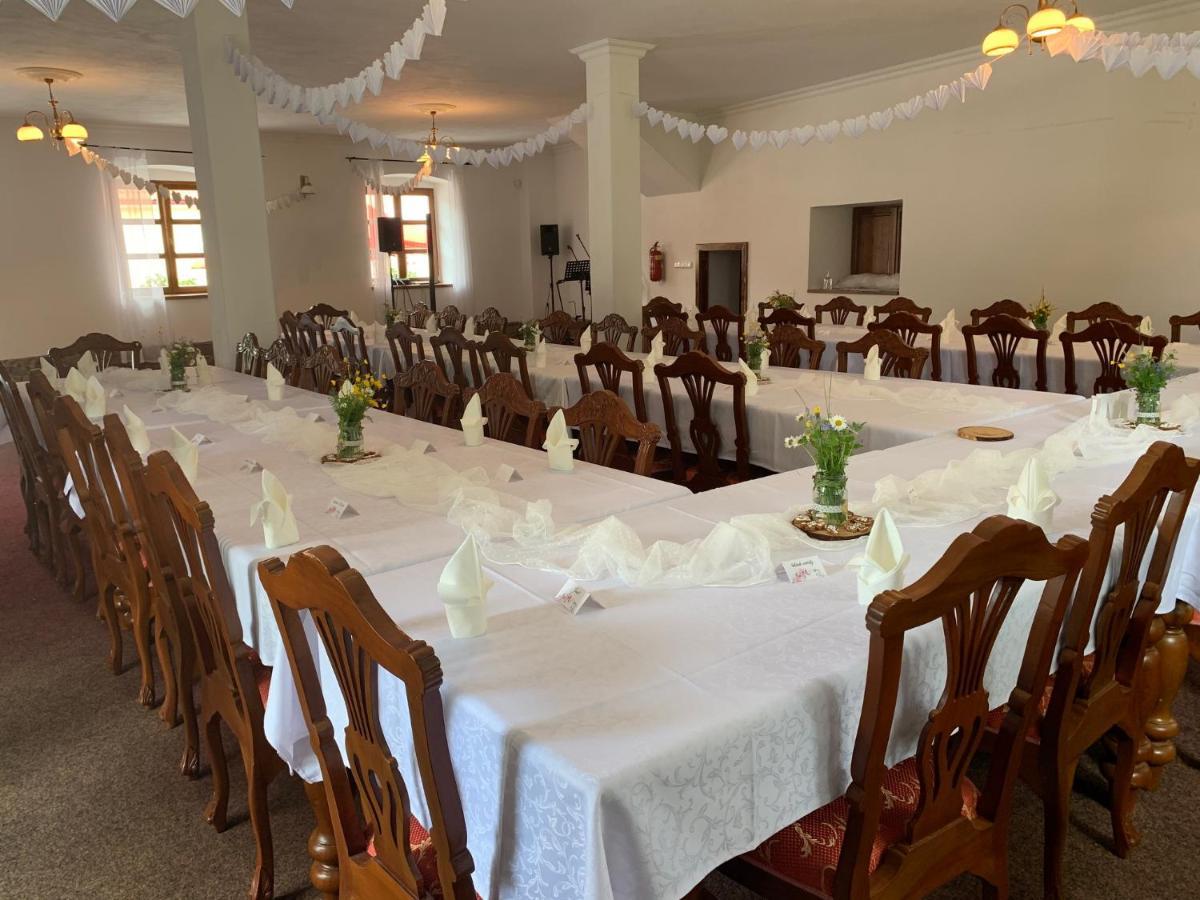 Zamek Jindrichovice Hotell Kolinec Exteriör bild